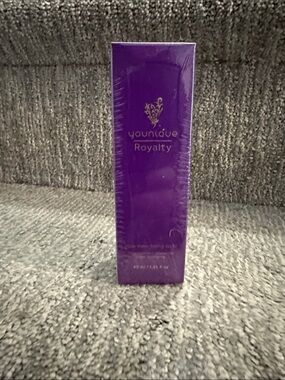Younique Royalty rose water toning spritz